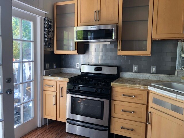 kitchen - 1112 Peralta St
