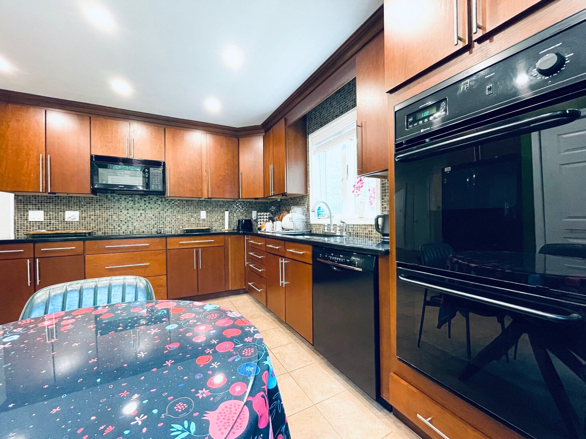 Building Photo - 157 Main St