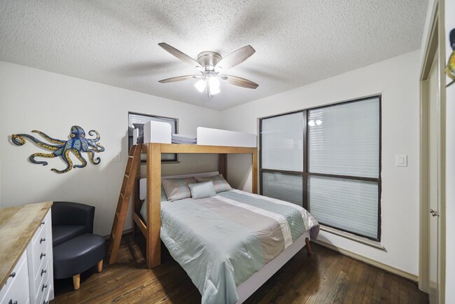 Building Photo - 4126 San Jacinto Dr