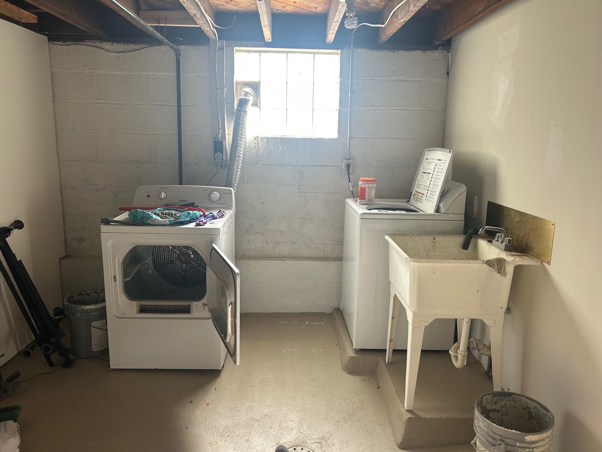 Building Photo - 2624 Woodlawn Ave