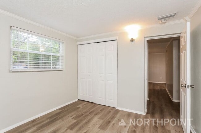 Building Photo - 10539 Gailwood Cir E