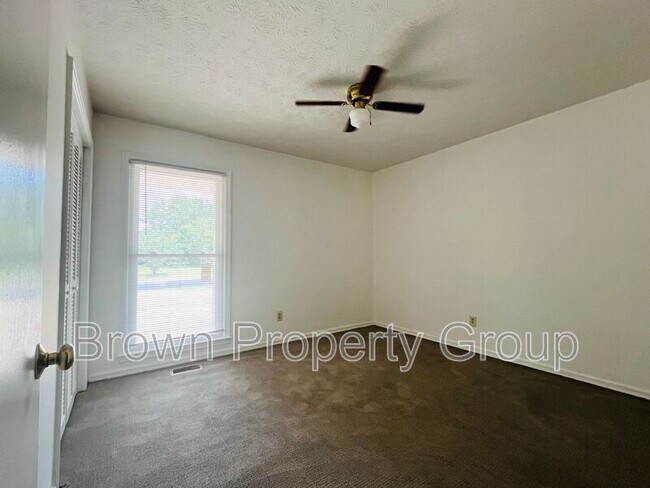 Building Photo - 6901 Woodmark Dr