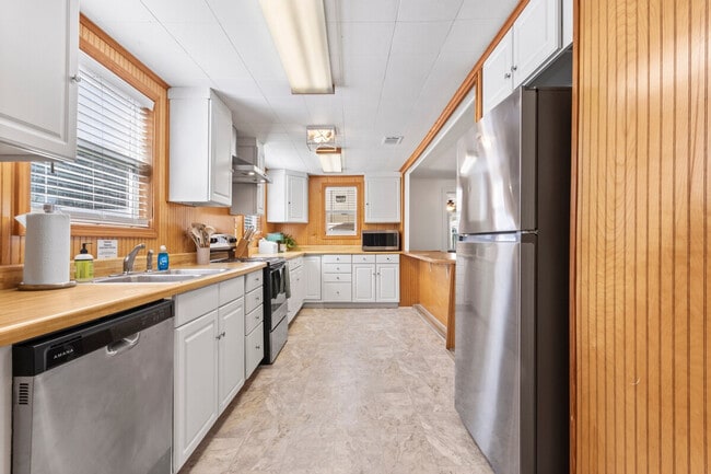 Building Photo - 10104 Johns Bayou Rd