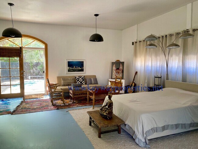Building Photo - Classic New Mexican Adobe Retreat in the Heart of Los Ranchos
