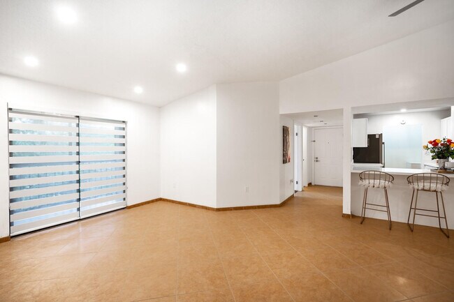 Building Photo - 927 N E St