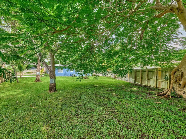 Building Photo - 801 NE 15th St