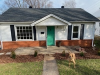 Building Photo - 740 Sunset Dr