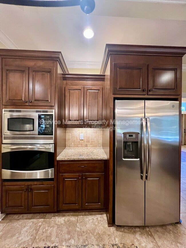 Building Photo - 2926 Greystone Dr