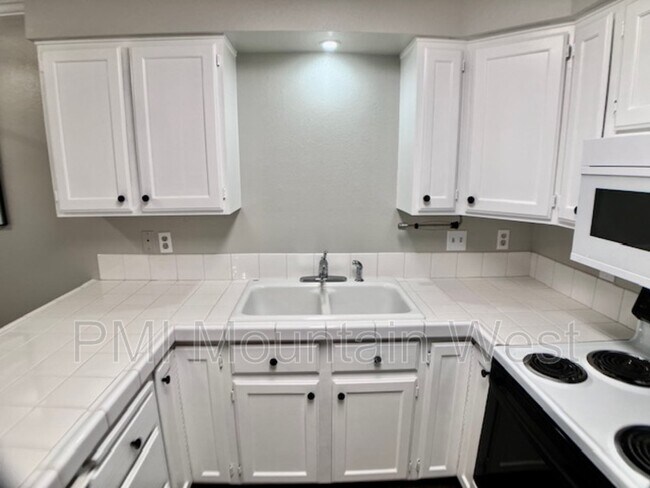 Building Photo - 567 N 200 E