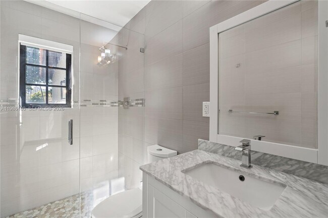 Building Photo - 519 Alhambra Cir