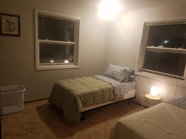 Building Photo - 45 Woodmere Ct