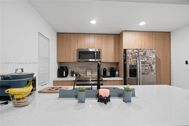 Building Photo - 214 NW 13th Ct