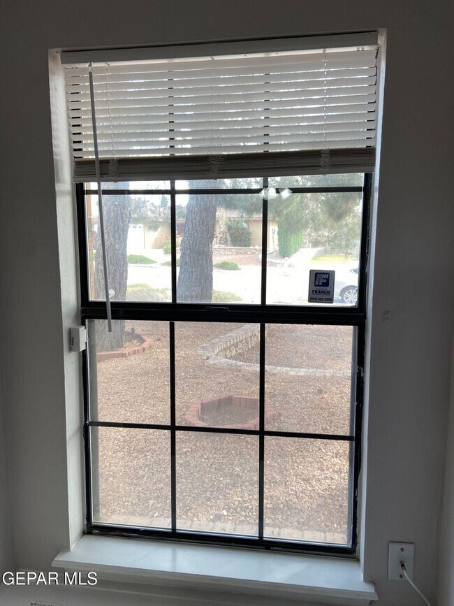 Building Photo - 6721 El Parque Dr