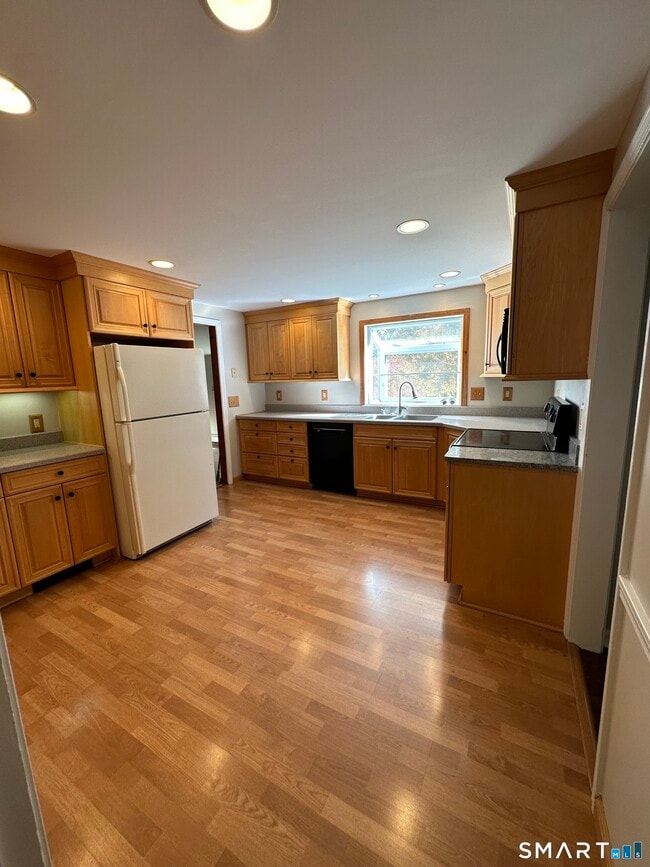 Building Photo - 26 S Glenwoods Rd