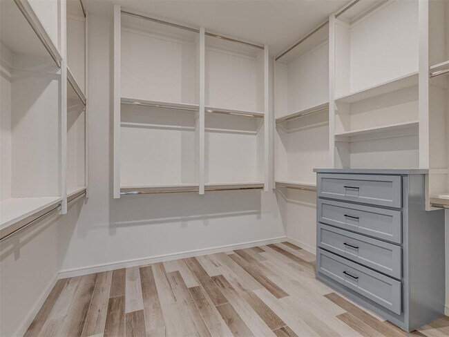 Building Photo - 9333 SW 33rd Pl