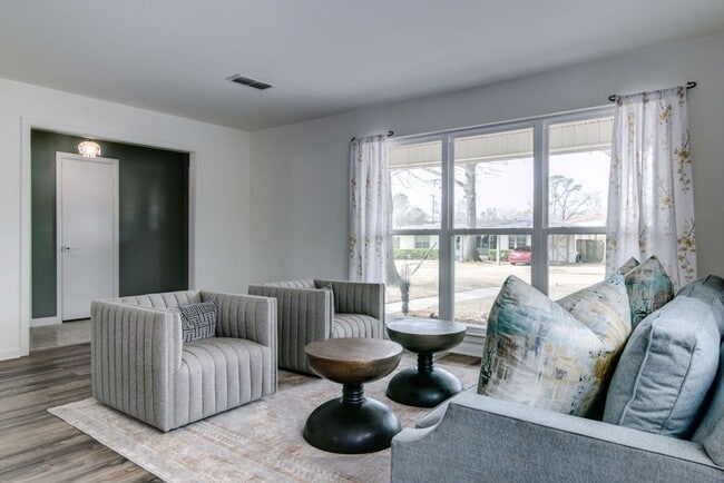Building Photo - Beautifully Renovated Historic Home with a Large Backyard!