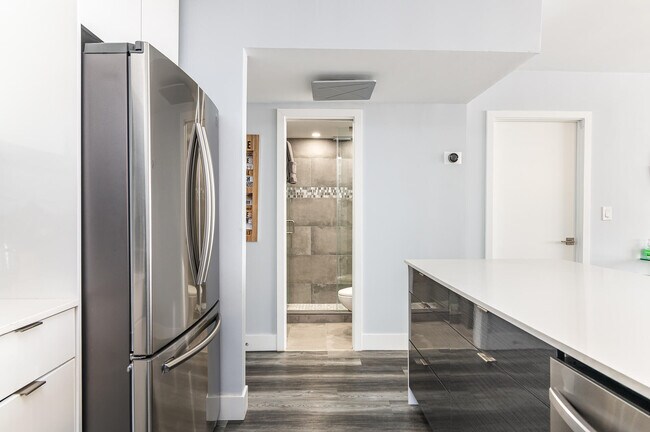 Building Photo - 3725 S Ocean Dr