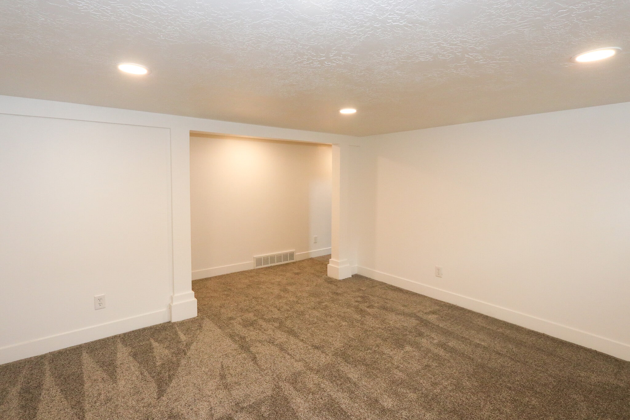 Building Photo - 1058 S Roberta St