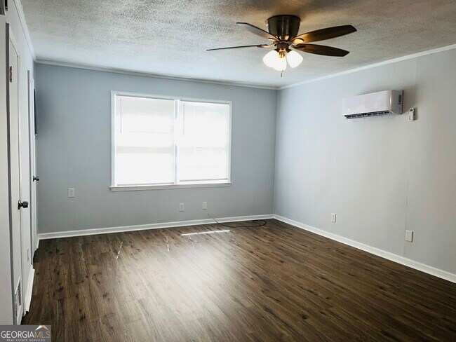 Building Photo - 601 W Haralson St