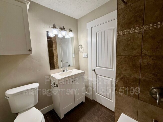 Building Photo - 3185 S 900 E