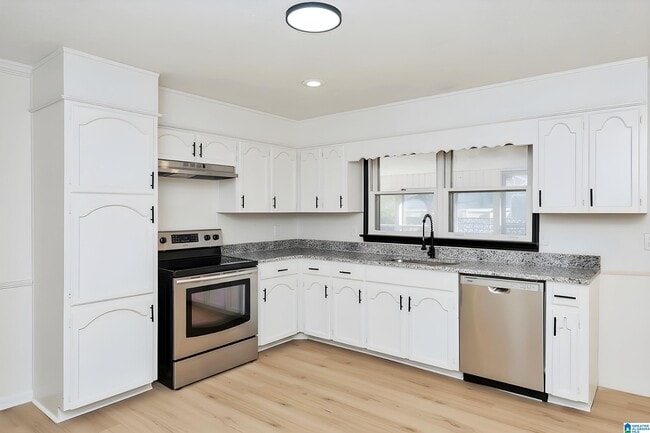 Building Photo - 3338 Crescent Dr