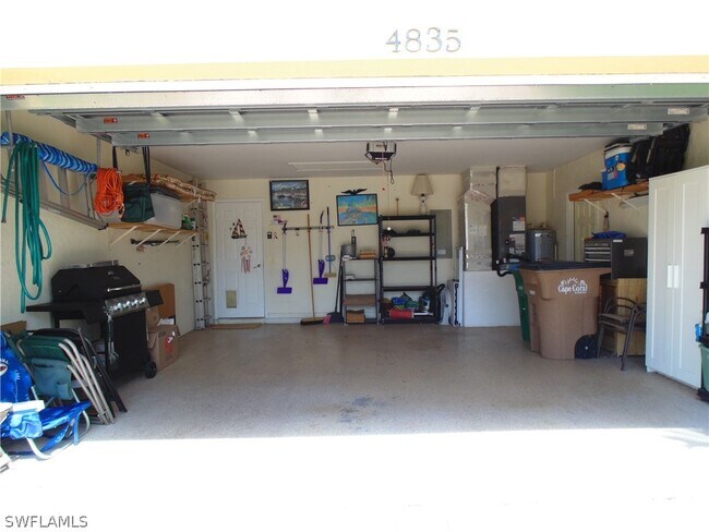 Building Photo - 4835 SW 18th Ave