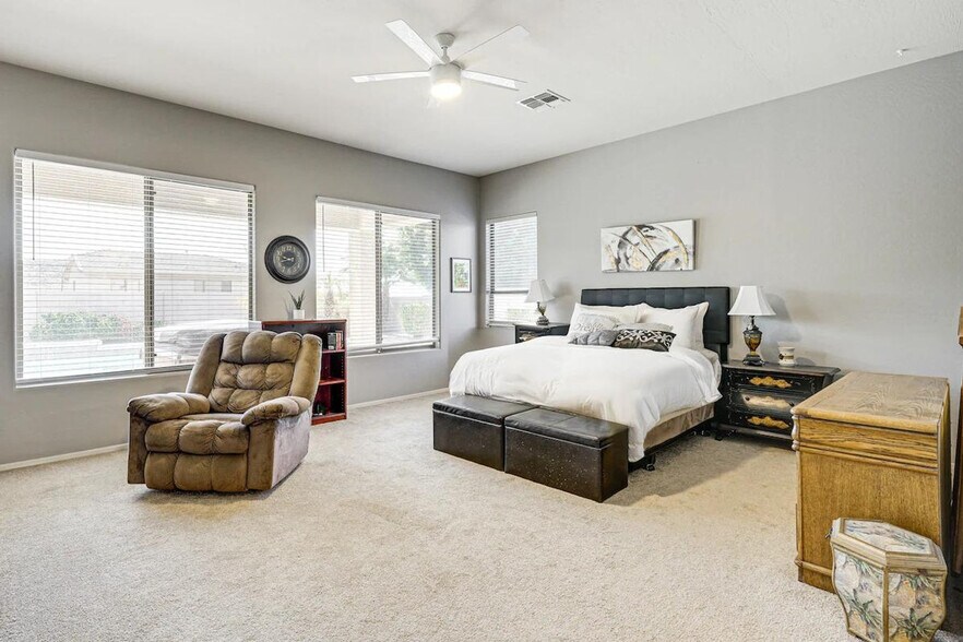 Building Photo - 26221 N 43rd Ave