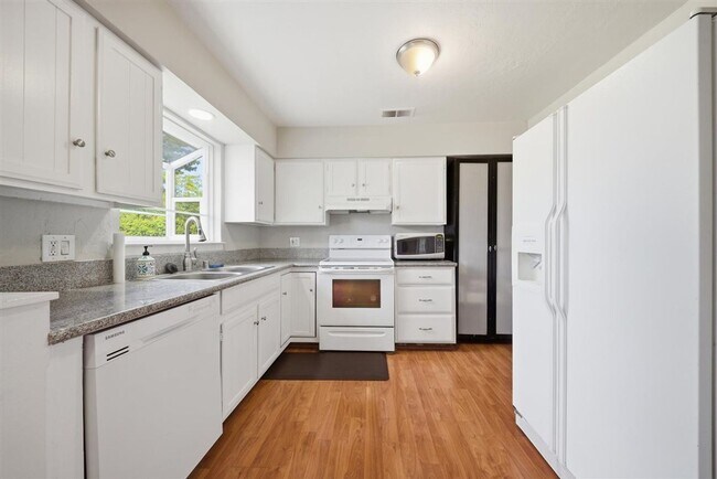 Building Photo - 2612 Ribier Way