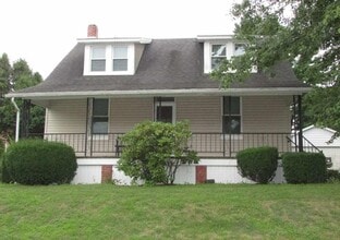 Building Photo - Coming Soon! Spacious 3 Bedroom, 1 Bath Ho...