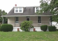 Building Photo - Coming Soon! Spacious 3 Bedroom, 1 Bath Ho...