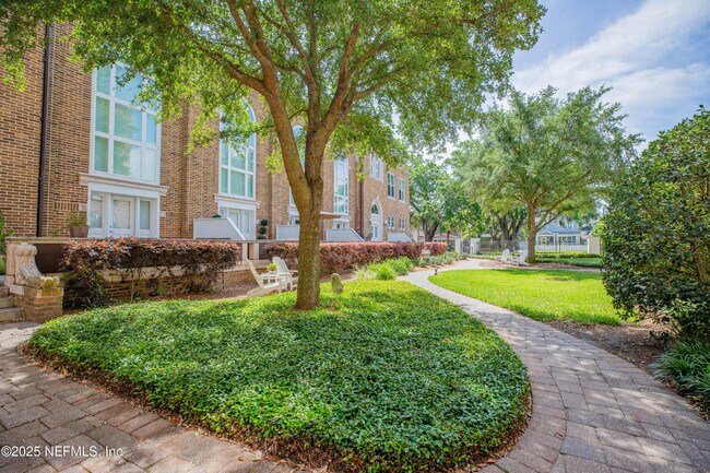 Building Photo - 2525 College St