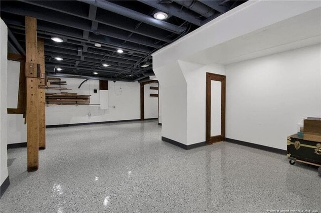 Building Photo - 413 Devane St