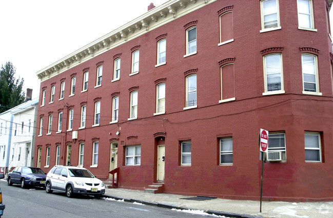 Primary Photo - 2-8 Chadwick St