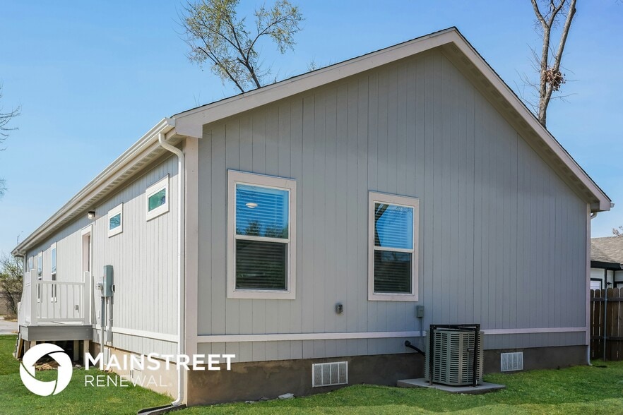 Building Photo - 3830 Holmes St