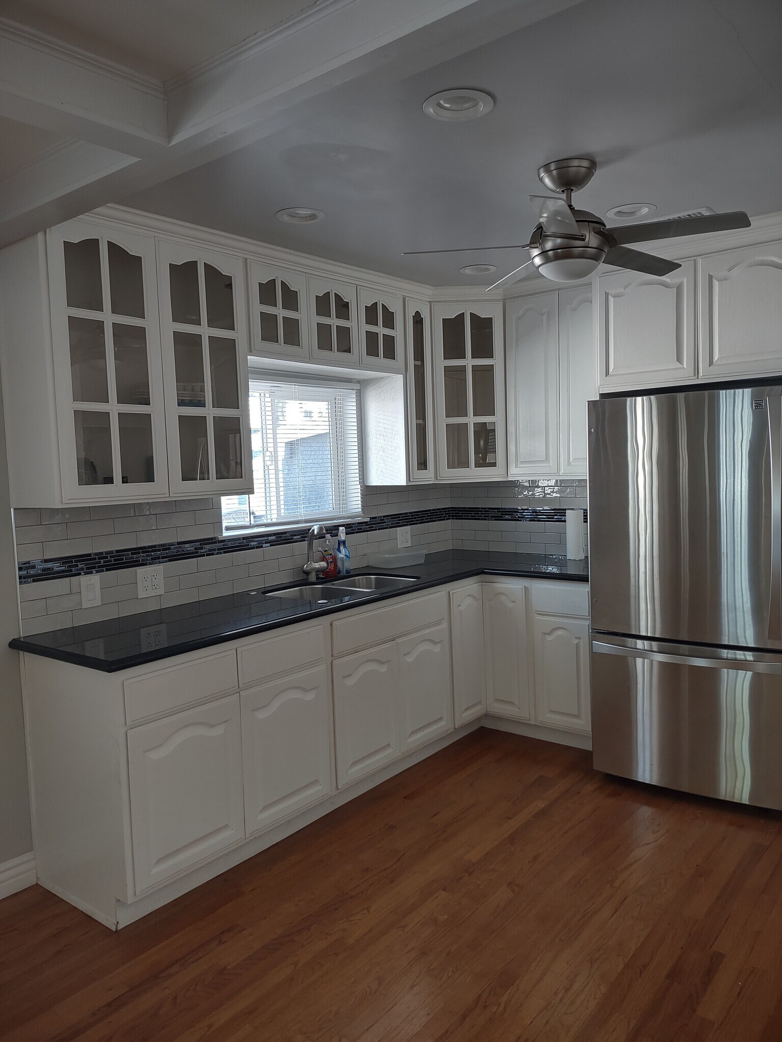 Building Photo - 558 Brooks Ave