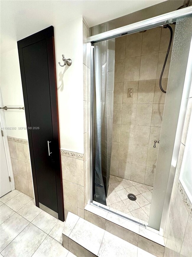 Building Photo - 1904 S Ocean Dr