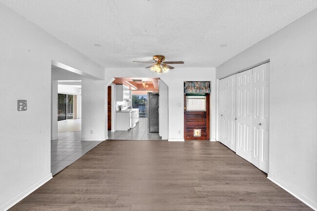 Building Photo - 5551 SW 57th St