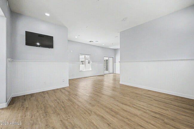 Building Photo - 2311 E Colter St