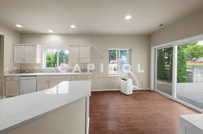 Building Photo - 5800 Balustrade Blvd SE