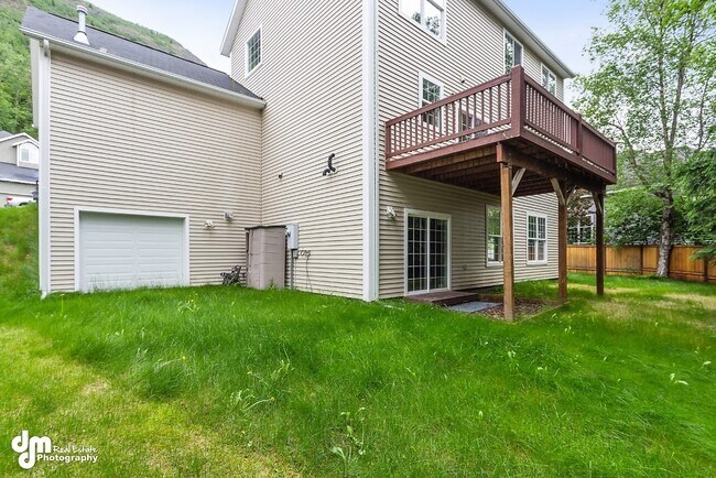 Building Photo - 20334 New England Dr