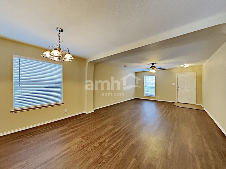 Building Photo - 455 Dolly Dr