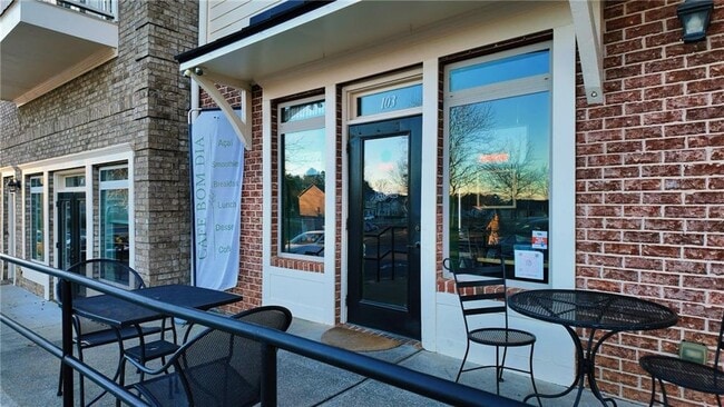 Building Photo - 363 Hiawassee Dr