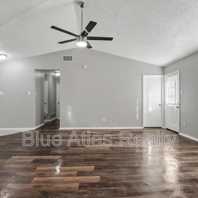 Building Photo - 1009 W Hills Terrace