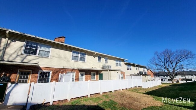 Building Photo - 422 Muirs Chapel Rd