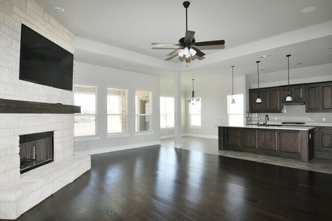 Building Photo - Fantastic 4-3-3 in Weatherford, Azle ISD!