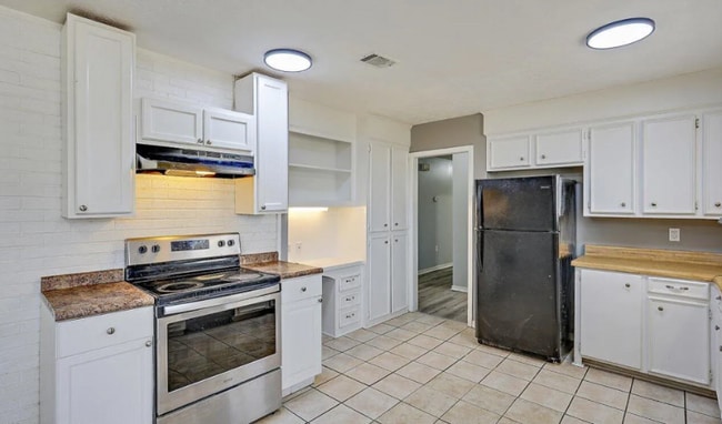 Building Photo - 221 Pecan Hill Dr
