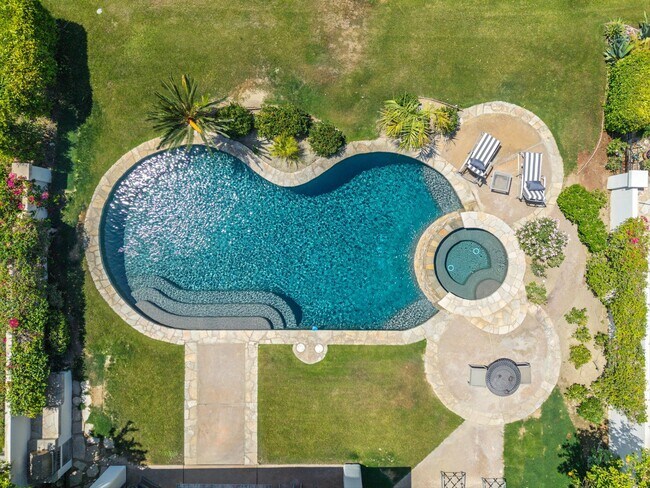 Building Photo - 57461 Spanish Hills Ln