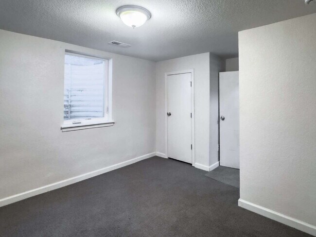 Building Photo - "Spacious 5-Bedroom Gem on Locust Street – 2,053 Sq. Ft. of Comfort in Denver's Heart!"