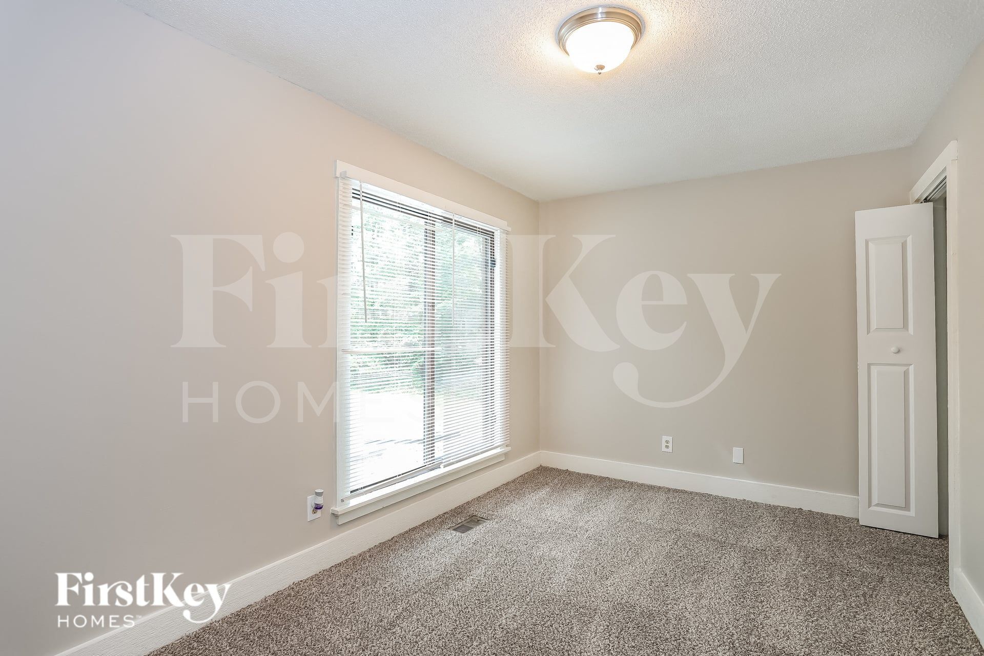 Building Photo - 104 Solway Ct