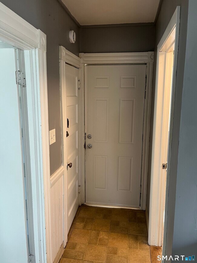 Building Photo - 525 Allen St